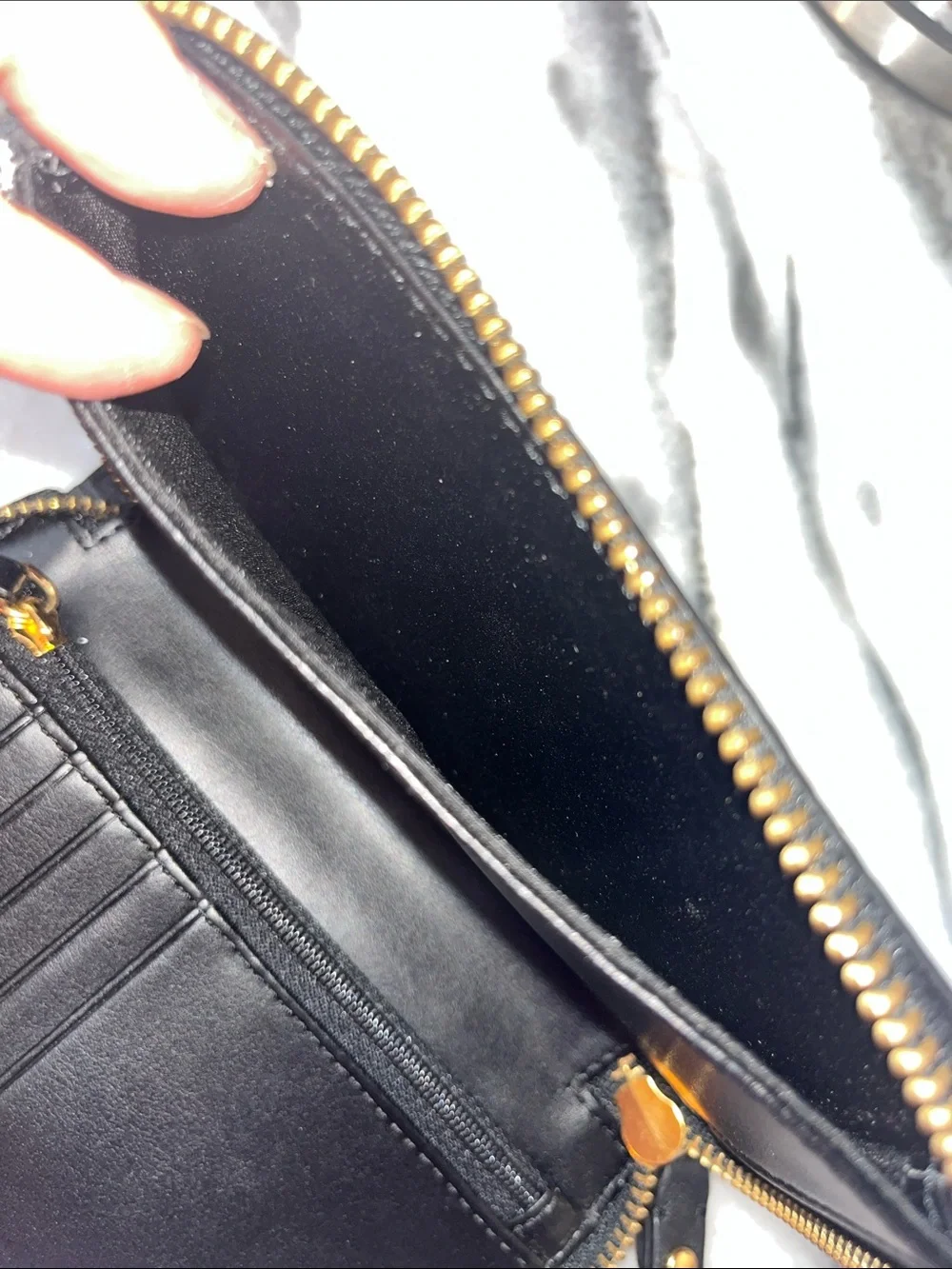 MARC JACOBS EMPIRE CITY PEBBLED LEATHER ZIP AROUND WRISTLET WALLET